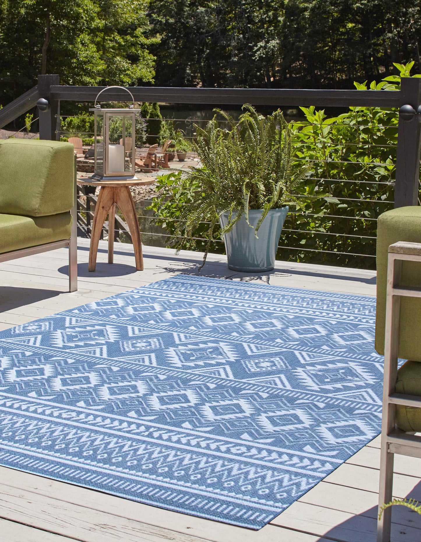 Ocean Depths - Machine-Washable Indoor/Outdoor Rug