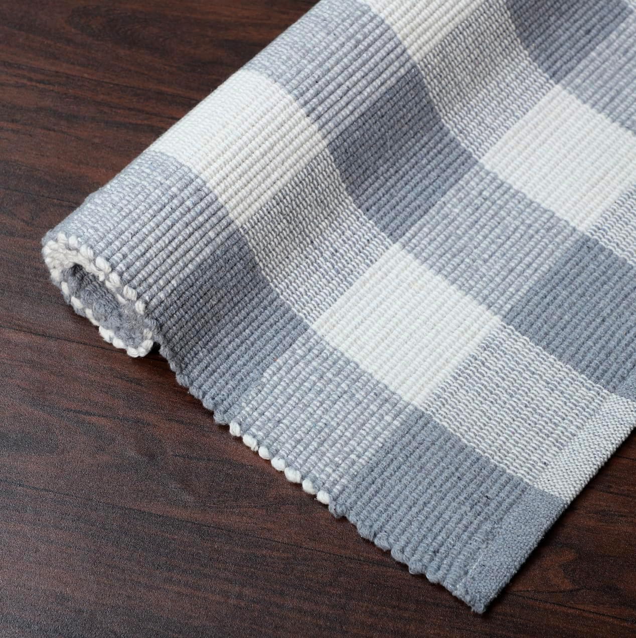 Plaid Cabin Charm - Machine Washable Area Rug