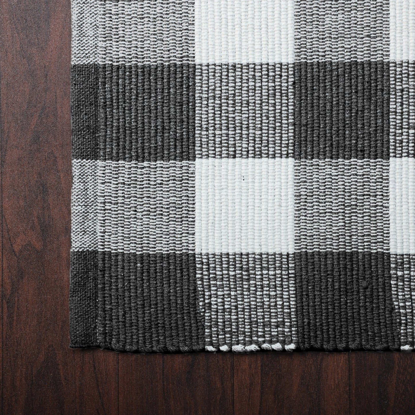 Plaid Cabin Charm - Machine Washable Area Rug