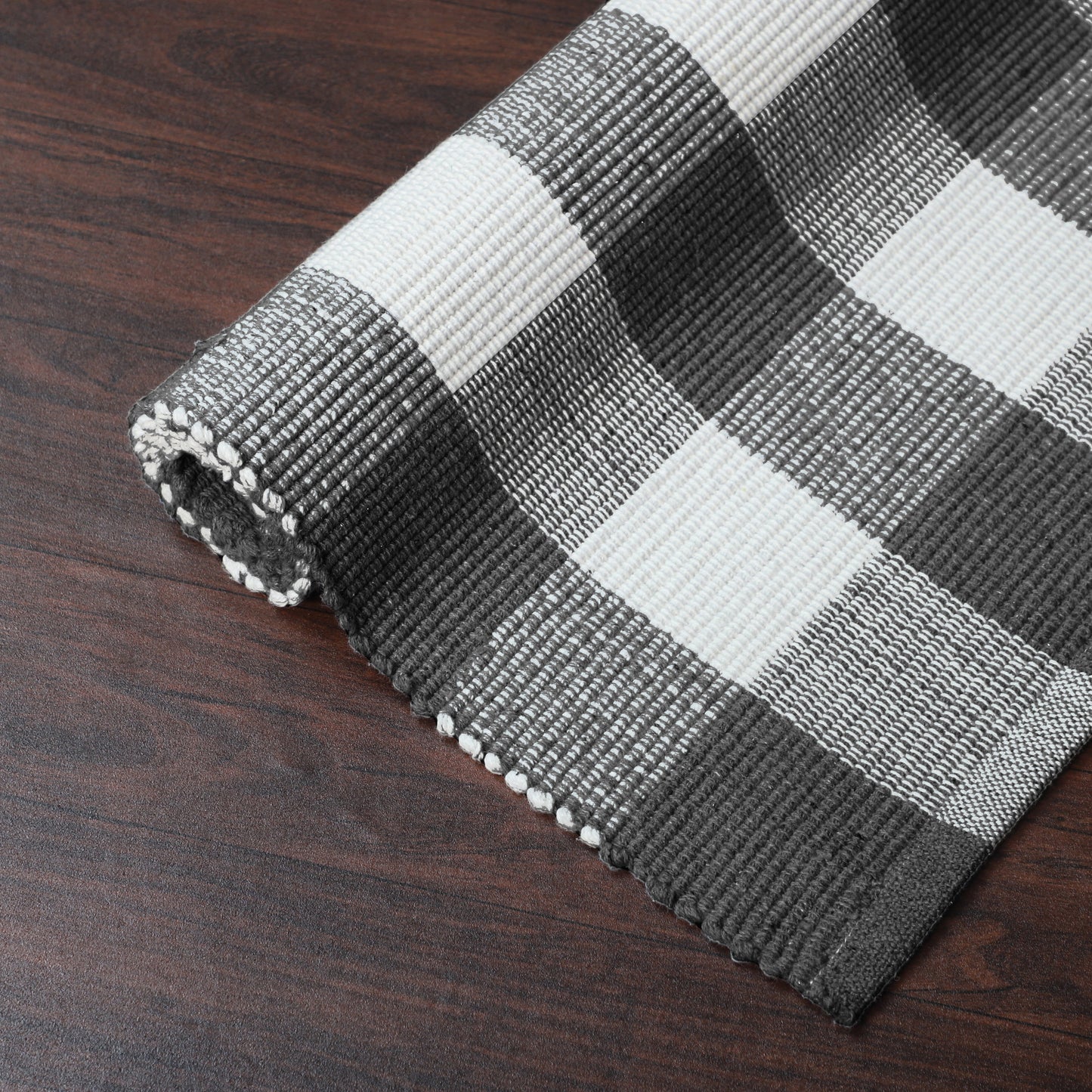 Plaid Cabin Charm - Machine Washable Area Rug