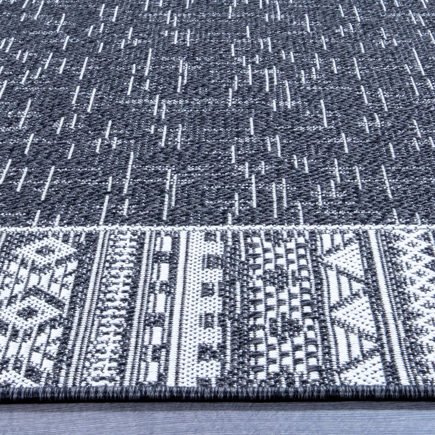 Slate Serenity - Machine-Washable Indoor/Outdoor Rug