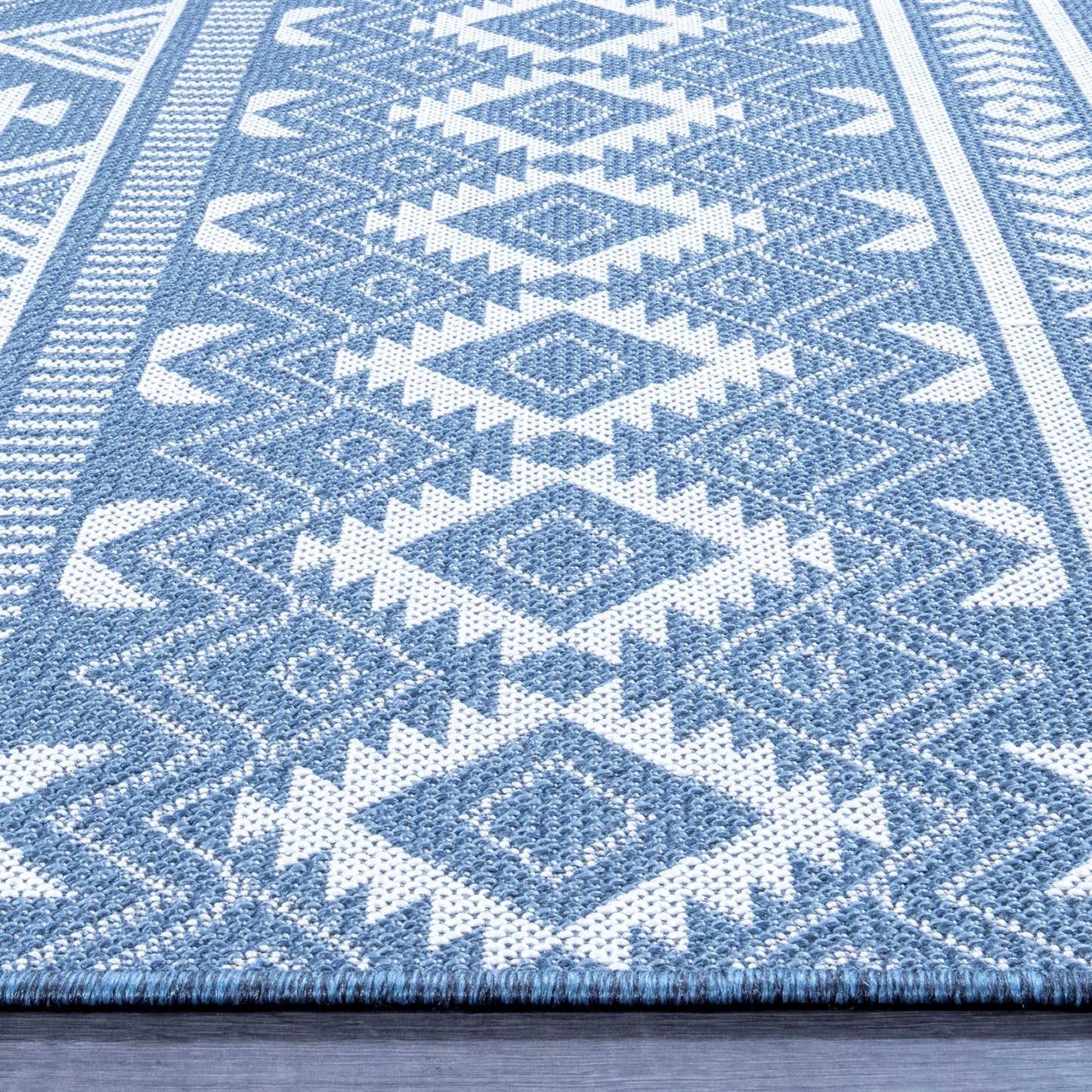 Ocean Depths - Machine-Washable Indoor/Outdoor Rug