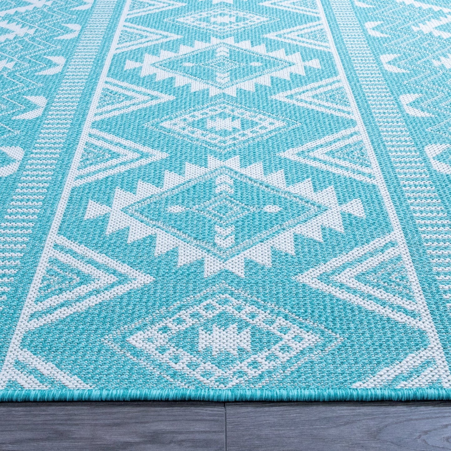 Aqua Breeze - Machine-Washable Indoor/Outdoor Rug