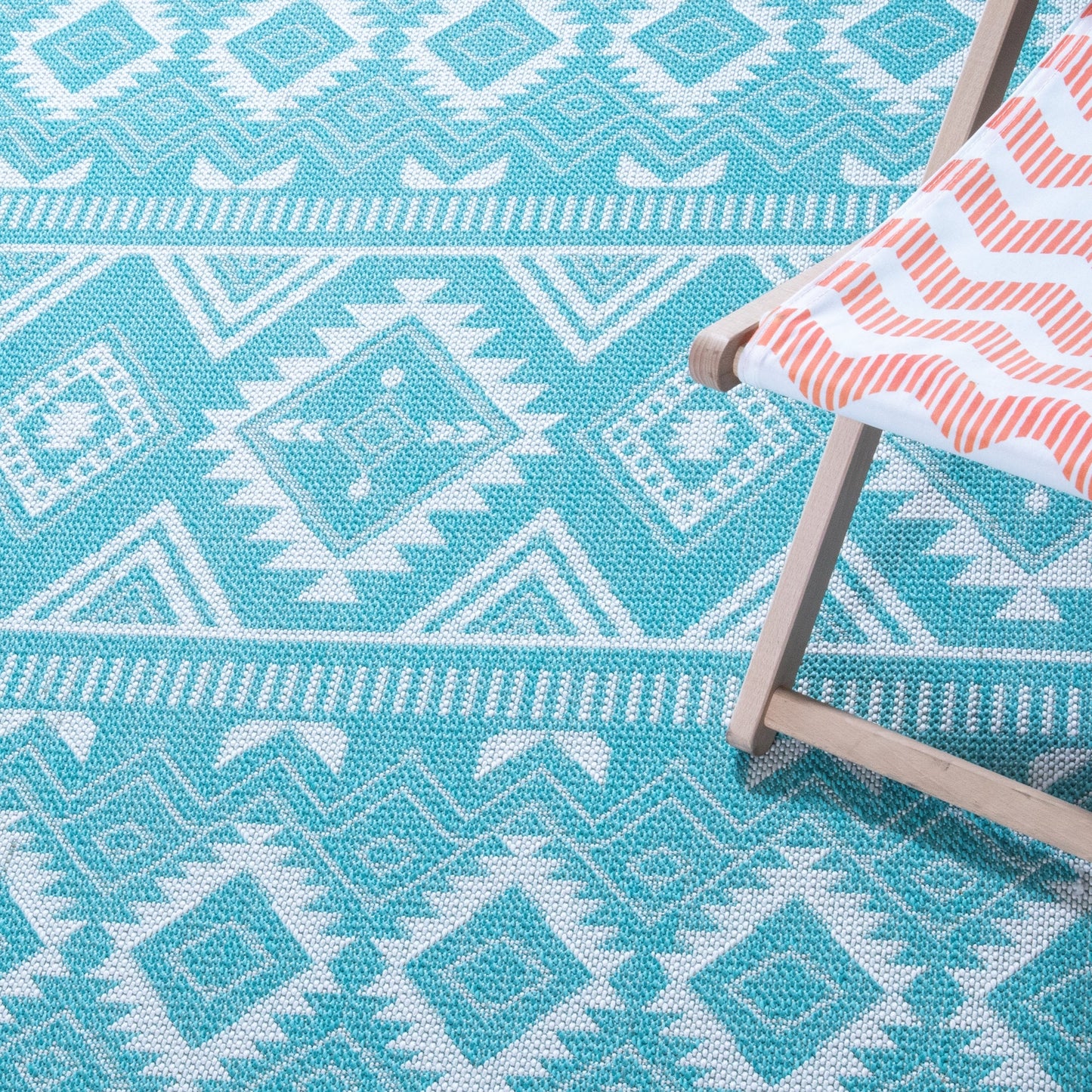 Aqua Breeze - Machine-Washable Indoor/Outdoor Rug