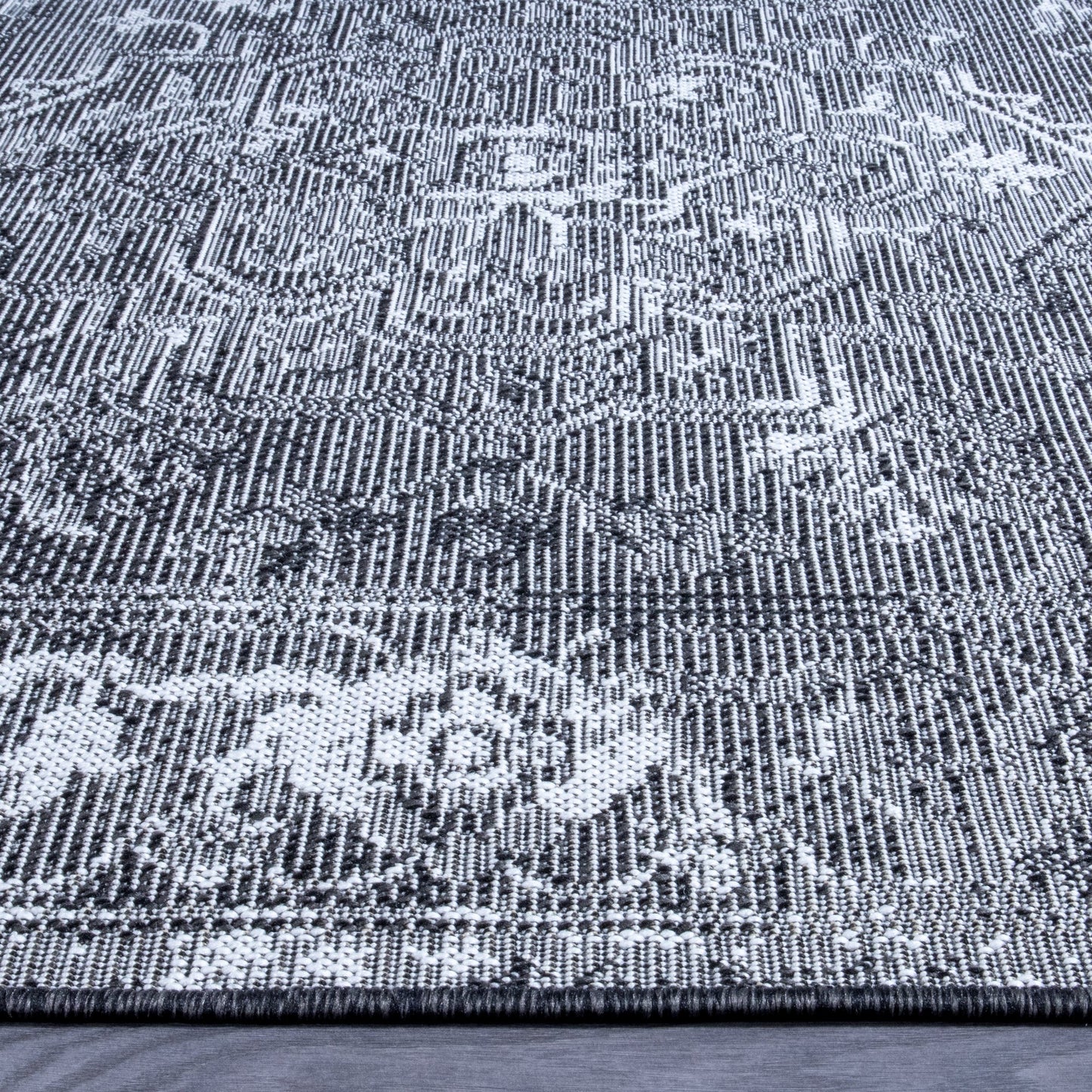 Graphite Frost - Machine-Washable Indoor/Outdoor Rug