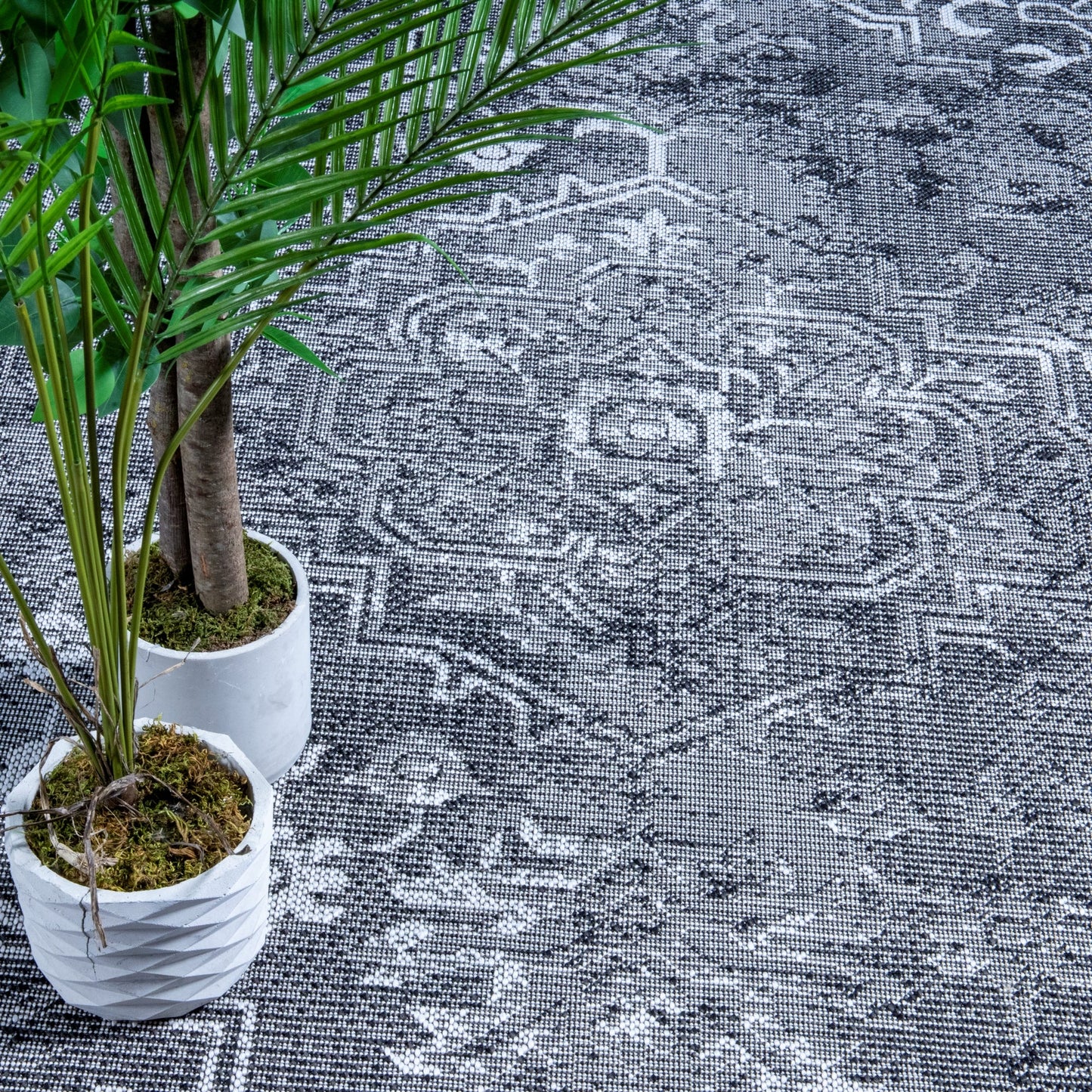 Graphite Frost - Machine-Washable Indoor/Outdoor Rug