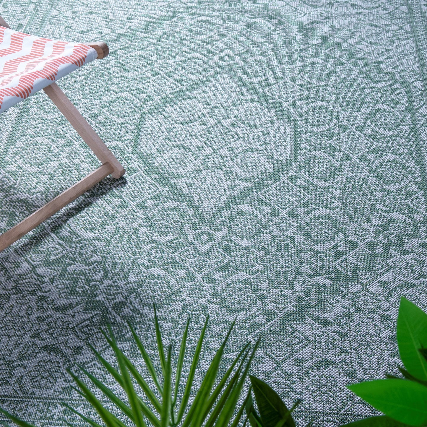 Mint Meadow - Machine-Washable Indoor/Outdoor Rug