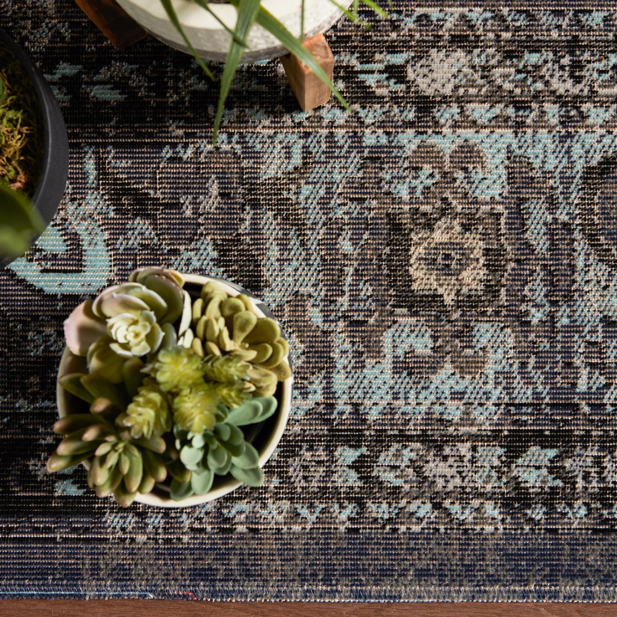 Midnight Textile Indoor/Outdoor Blue/Gray Runner Rug