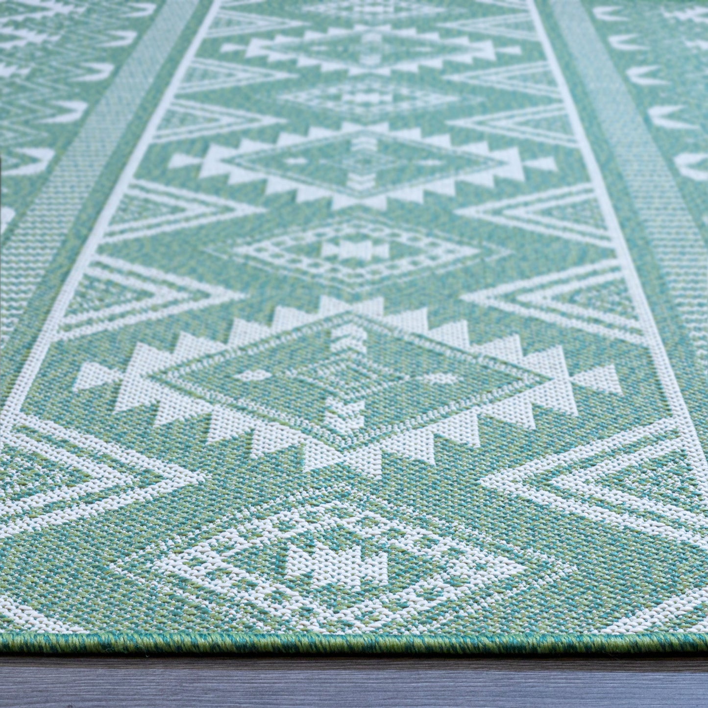 Emerald Oasis - Machine-Washable Indoor/Outdoor Rug