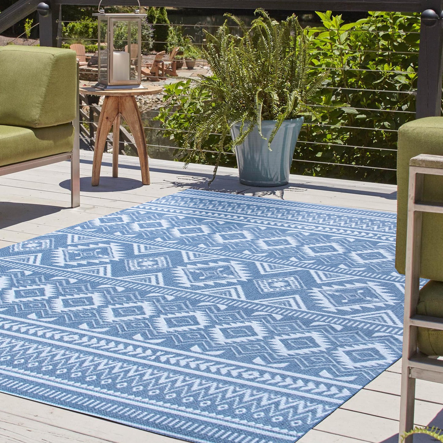 Ocean Depths - Machine-Washable Indoor/Outdoor Rug