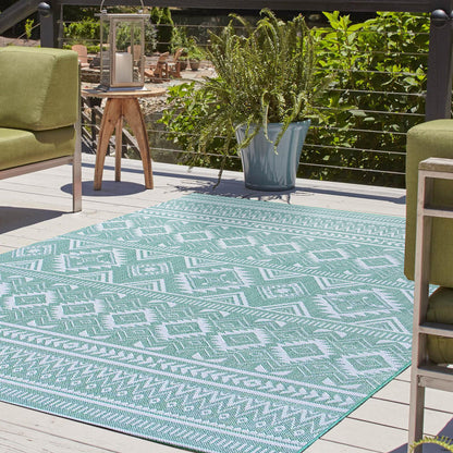 Emerald Oasis - Machine-Washable Indoor/Outdoor Rug